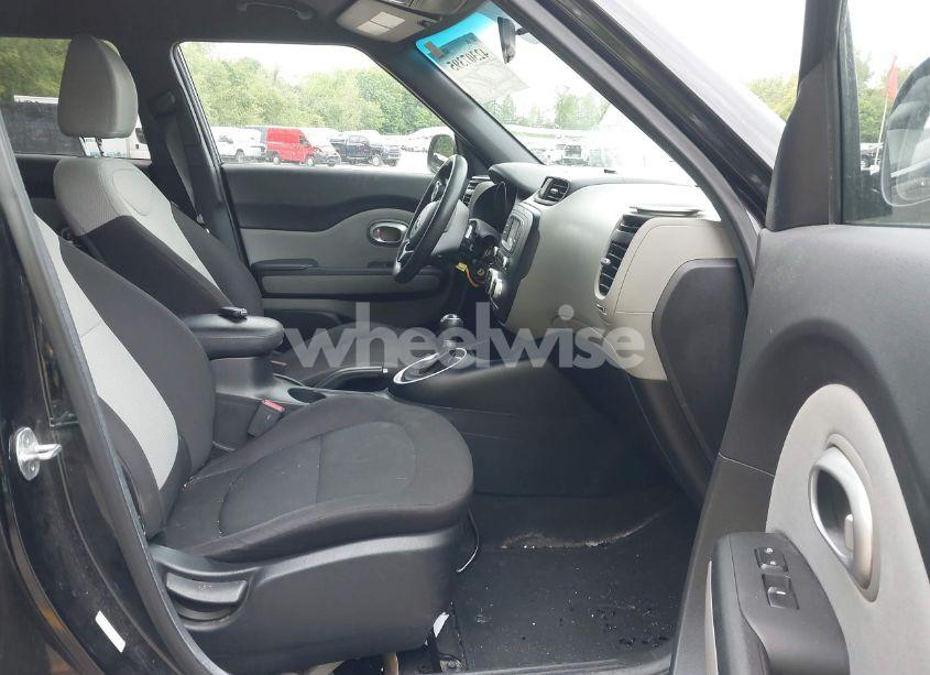 Photo 5 of 2016 Kia Soul (VIN KNDJN2A22G7258233)