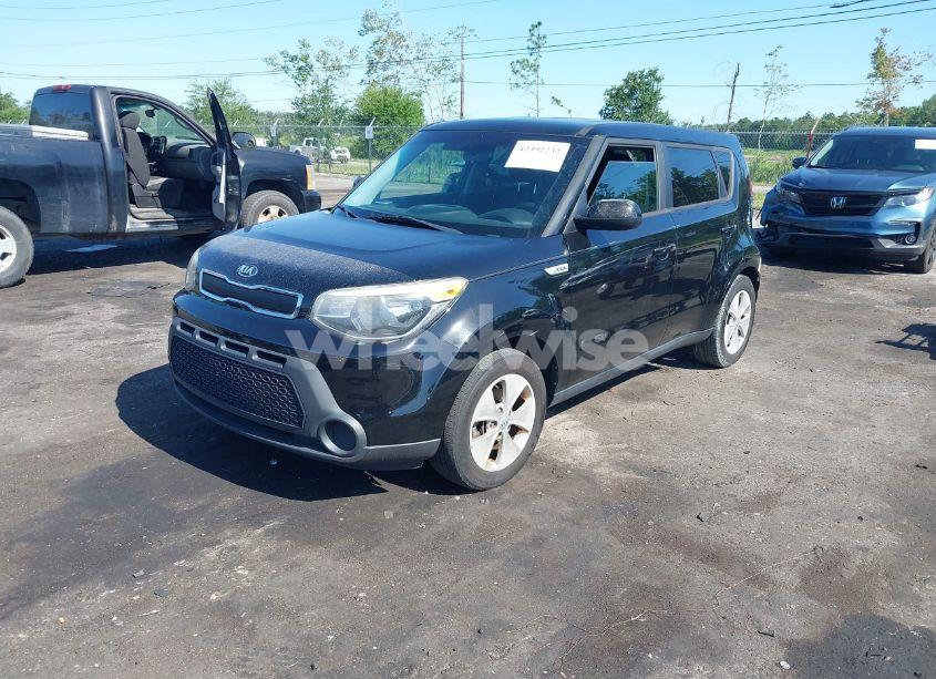 Photo 2 of 2016 Kia Soul (VIN KNDJN2A22G7310976)