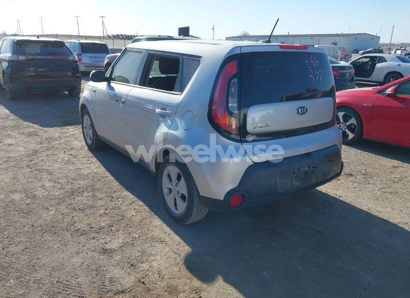 Photo 3 of 2016 Kia Soul (VIN KNDJN2A22G7850456)