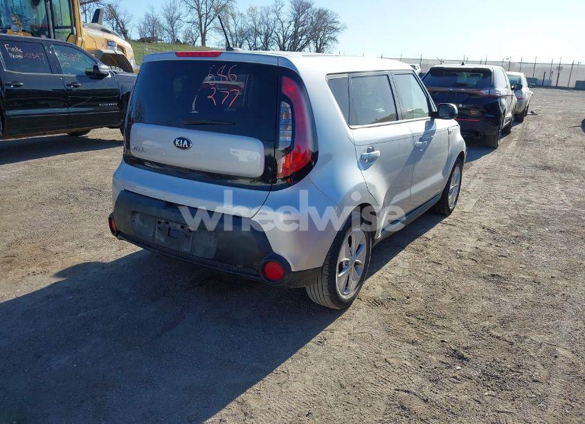 Photo 4 of 2016 Kia Soul (VIN KNDJN2A22G7850456)