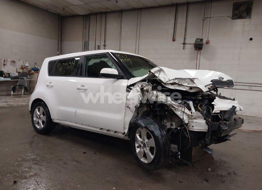 2018 Kia Soul (VIN KNDJN2A22J7609326) main photo