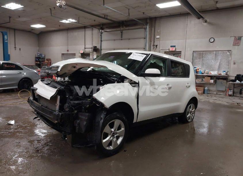 Photo 2 of 2018 Kia Soul (VIN KNDJN2A22J7609326)