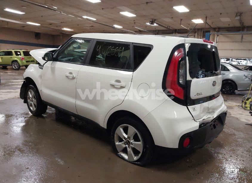 Photo 3 of 2018 Kia Soul (VIN KNDJN2A22J7609326)