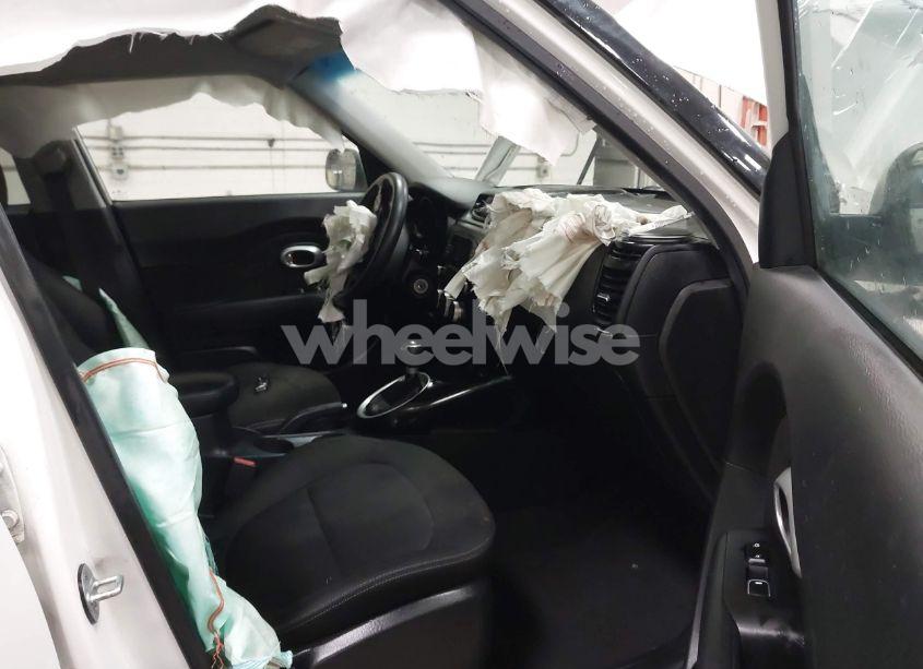 Photo 5 of 2018 Kia Soul (VIN KNDJN2A22J7609326)