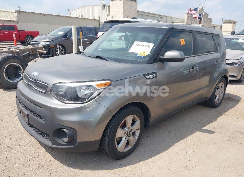 Photo 2 of 2019 Kia Soul (VIN KNDJN2A22K7003994)