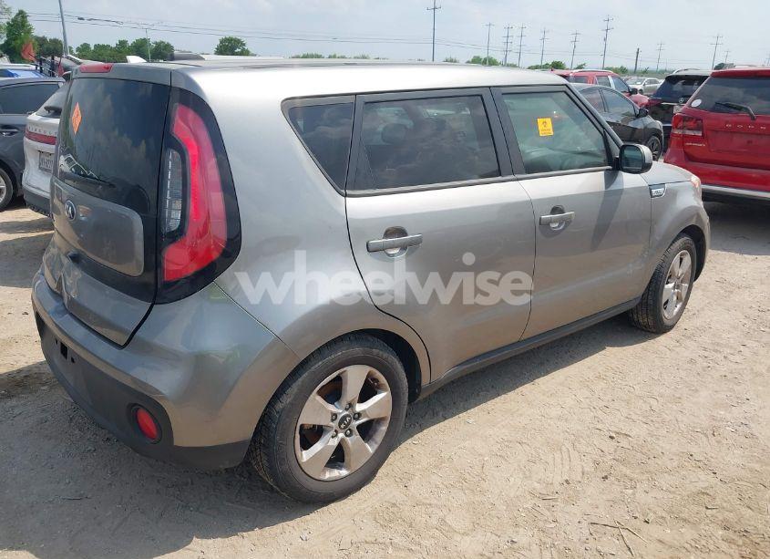 Photo 4 of 2019 Kia Soul (VIN KNDJN2A22K7003994)