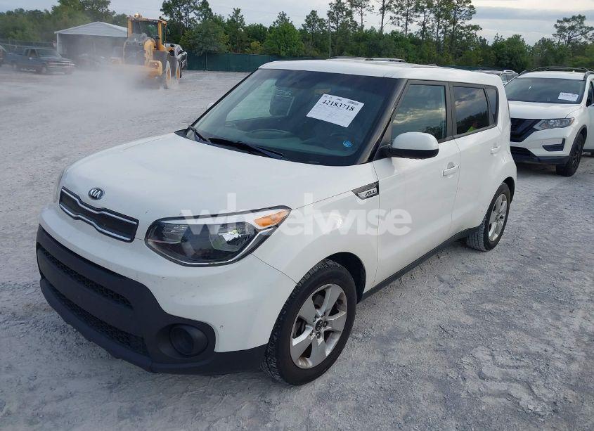 Photo 2 of 2019 Kia Soul (VIN KNDJN2A22K7022769)