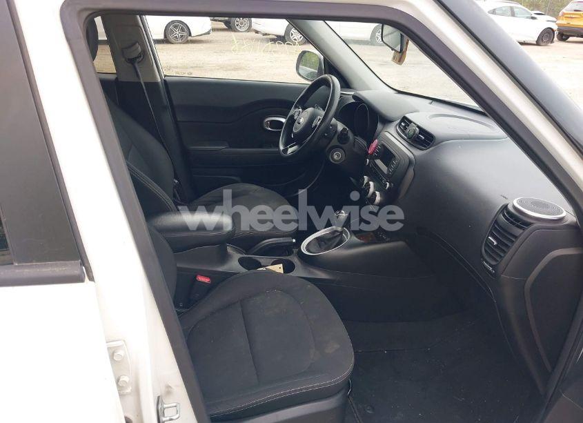 Photo 5 of 2014 Kia Soul (VIN KNDJN2A23E7025748)