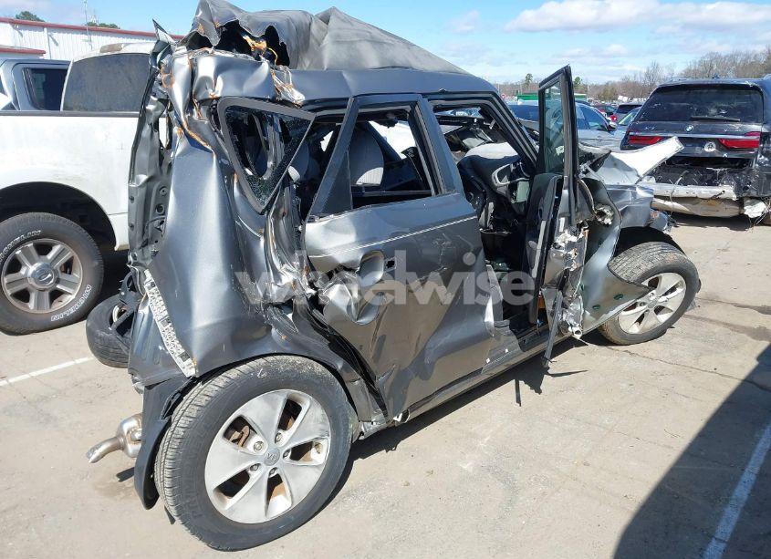 Photo 4 of 2014 Kia Soul (VIN KNDJN2A23E7049547)