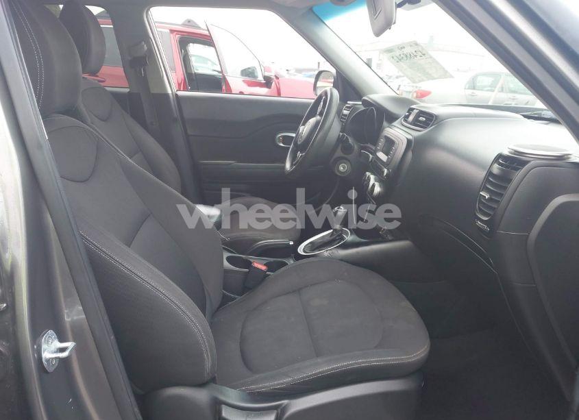 Photo 5 of 2014 Kia Soul (VIN KNDJN2A23E7110914)