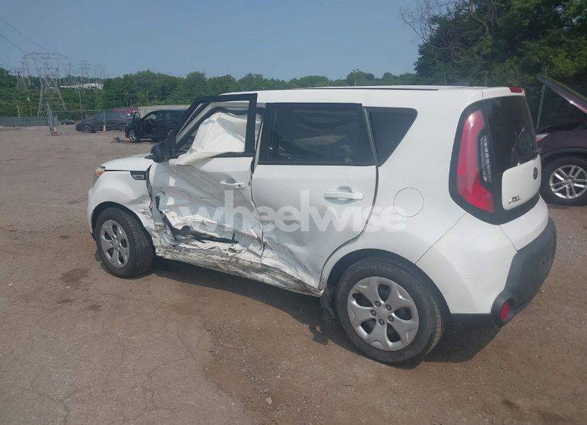 Photo 3 of 2015 Kia Soul (VIN KNDJN2A23F7127360)