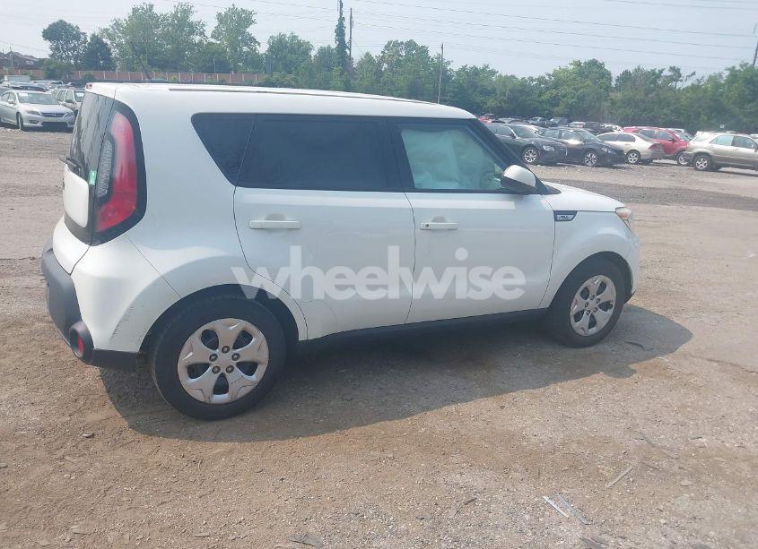 Photo 4 of 2015 Kia Soul (VIN KNDJN2A23F7127360)