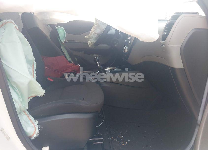 Photo 5 of 2015 Kia Soul (VIN KNDJN2A23F7127360)