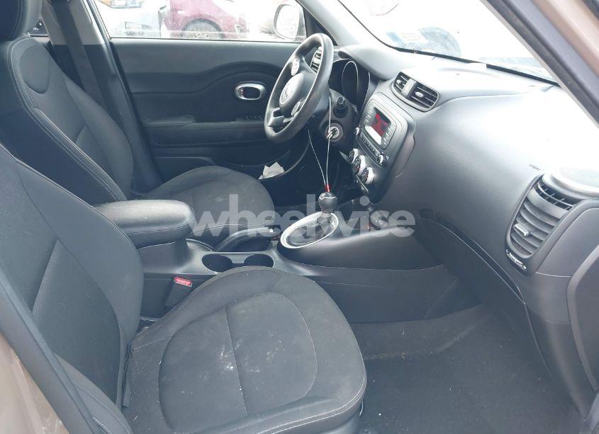 Photo 5 of 2015 Kia Soul (VIN KNDJN2A23F7144739)