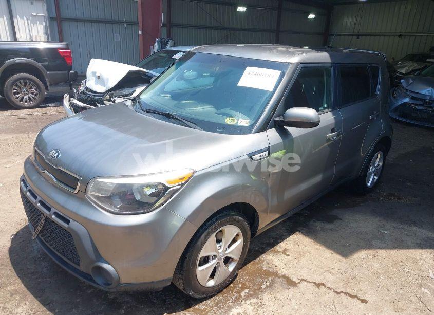 Photo 2 of 2015 Kia Soul (VIN KNDJN2A23F7205779)