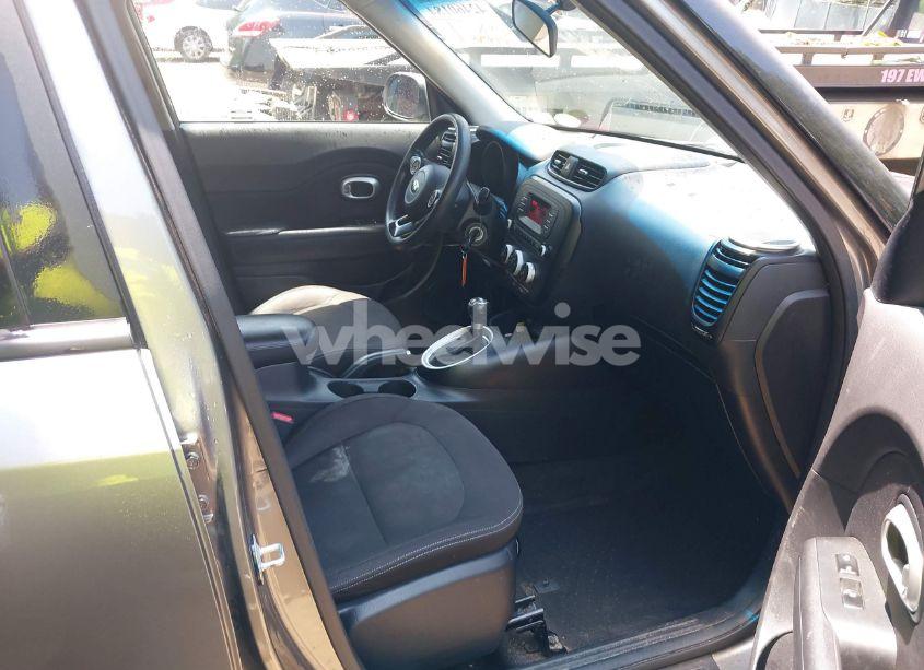 Photo 5 of 2015 Kia Soul (VIN KNDJN2A23F7205779)