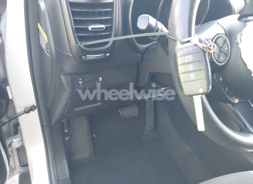 Photo 11 of 2015 Kia Soul (VIN KNDJN2A23F7783705)