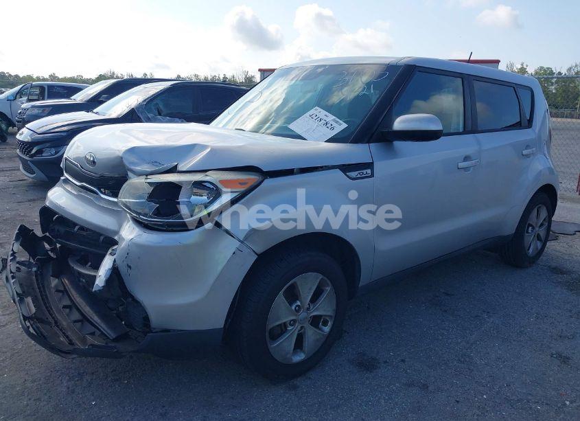 Photo 2 of 2015 Kia Soul (VIN KNDJN2A23F7783705)