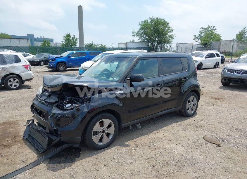 Photo 2 of 2016 Kia Soul (VIN KNDJN2A23G7247418)