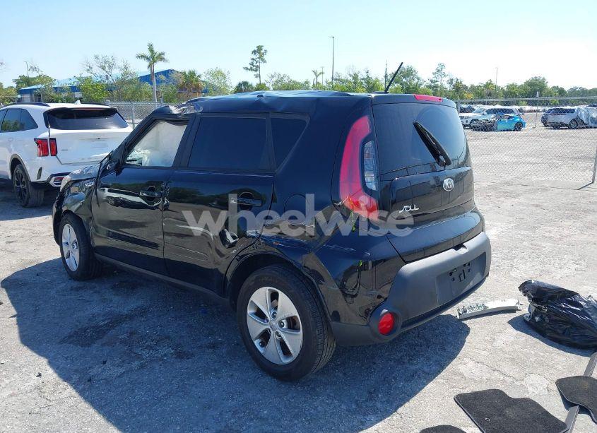 Photo 3 of 2016 Kia Soul (VIN KNDJN2A23G7316995)