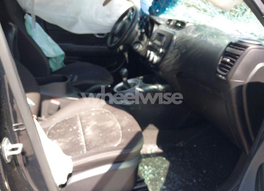 Photo 5 of 2016 Kia Soul (VIN KNDJN2A23G7316995)