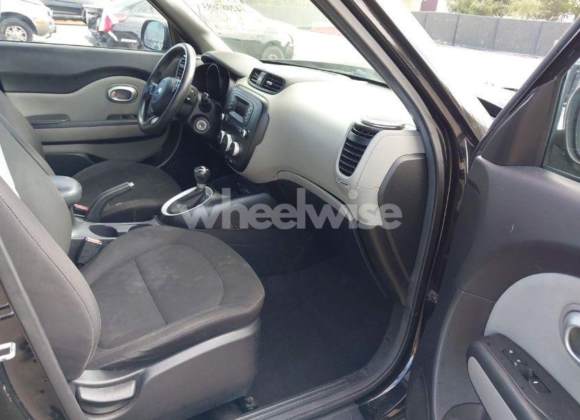 Photo 5 of 2016 Kia Soul (VIN KNDJN2A23G7325552)