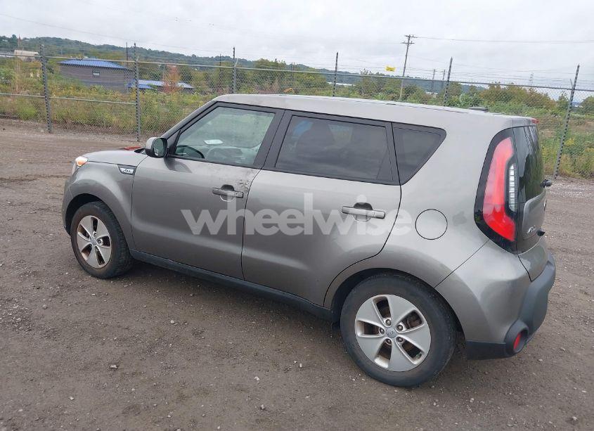 Photo 3 of 2016 Kia Soul (VIN KNDJN2A23G7403019)