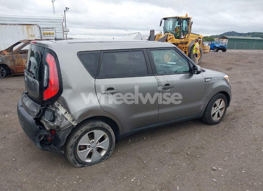 Photo 4 of 2016 Kia Soul (VIN KNDJN2A23G7403019)