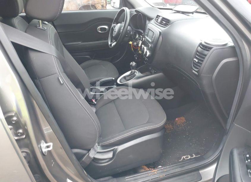 Photo 5 of 2016 Kia Soul (VIN KNDJN2A23G7403019)