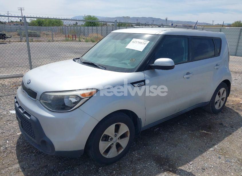 Photo 2 of 2016 Kia Soul (VIN KNDJN2A23G7835318)