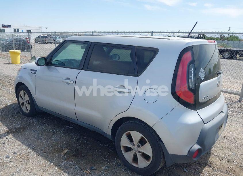 Photo 3 of 2016 Kia Soul (VIN KNDJN2A23G7835318)