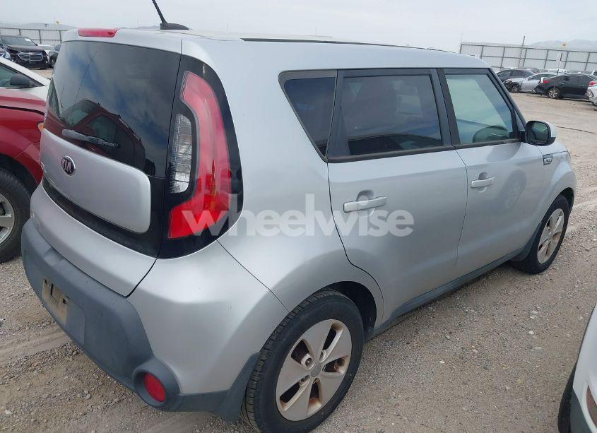 Photo 4 of 2016 Kia Soul (VIN KNDJN2A23G7835318)