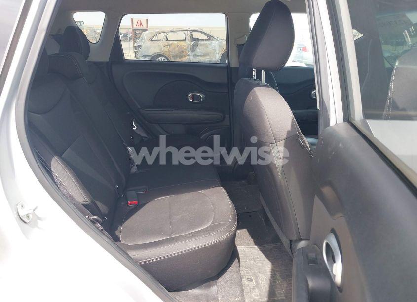 Photo 8 of 2016 Kia Soul (VIN KNDJN2A23G7835318)