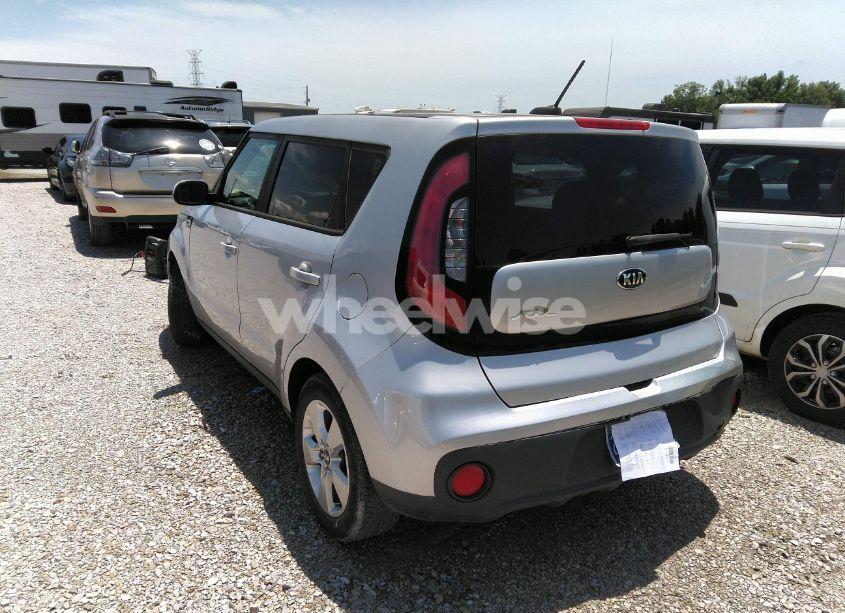 Photo 3 of 2017 Kia Soul (VIN KNDJN2A23H7438032)