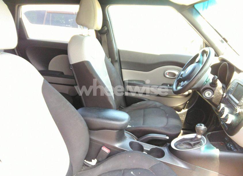 Photo 5 of 2017 Kia Soul (VIN KNDJN2A23H7438032)