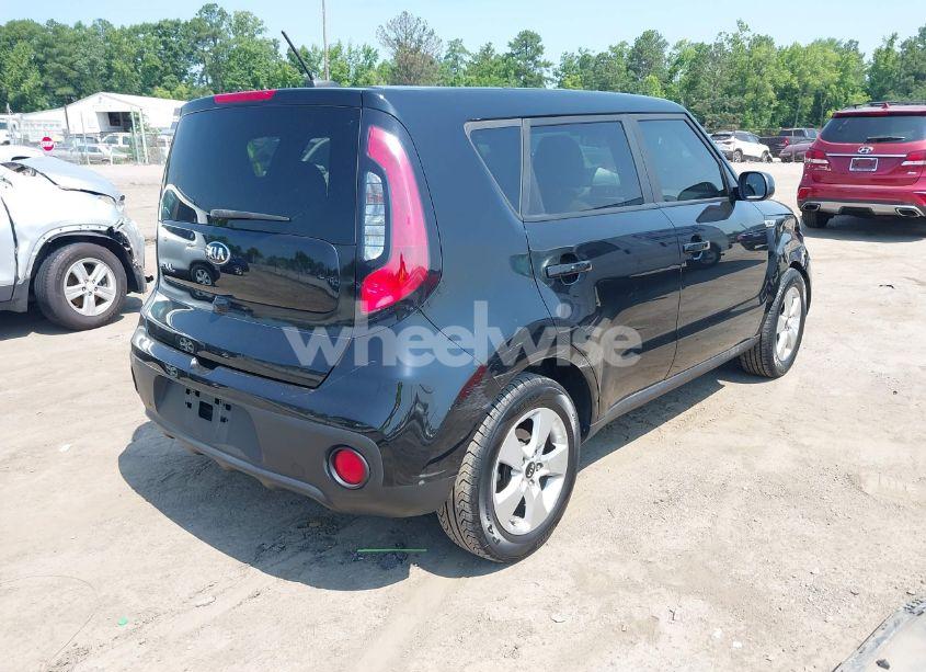 Photo 4 of 2018 Kia Soul (VIN KNDJN2A23J7512684)