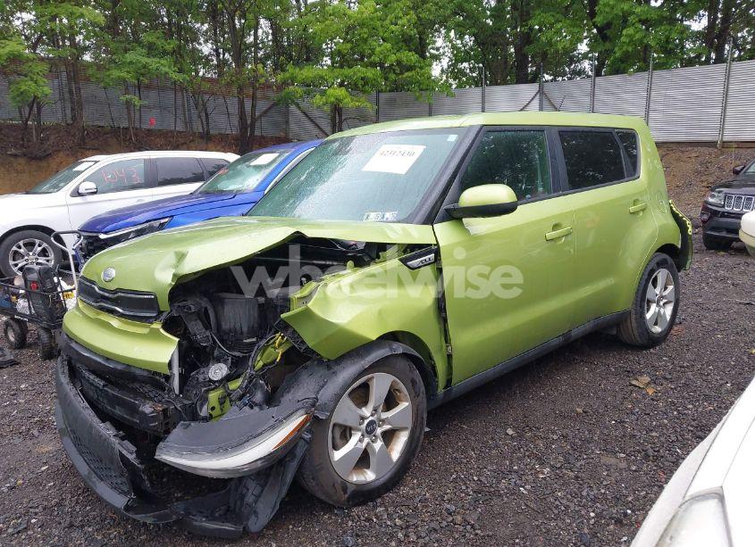 Photo 2 of 2018 Kia Soul (VIN KNDJN2A23J7894411)