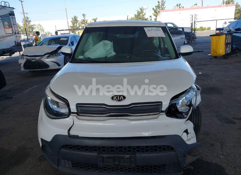 Photo 13 of 2019 Kia Soul (VIN KNDJN2A23K7019489)