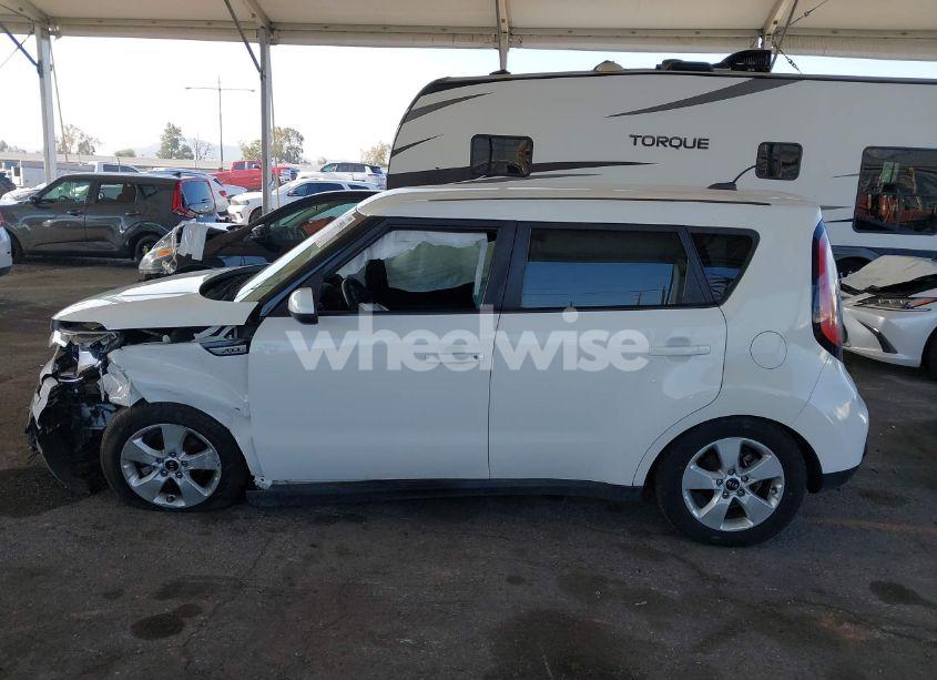 Photo 15 of 2019 Kia Soul (VIN KNDJN2A23K7019489)