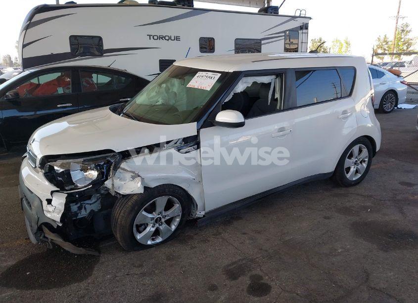 Photo 2 of 2019 Kia Soul (VIN KNDJN2A23K7019489)