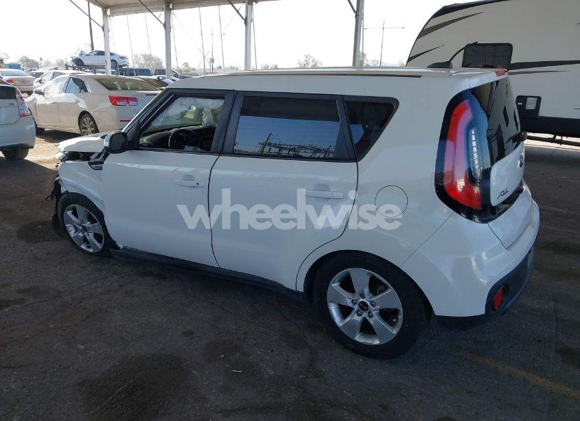 Photo 3 of 2019 Kia Soul (VIN KNDJN2A23K7019489)