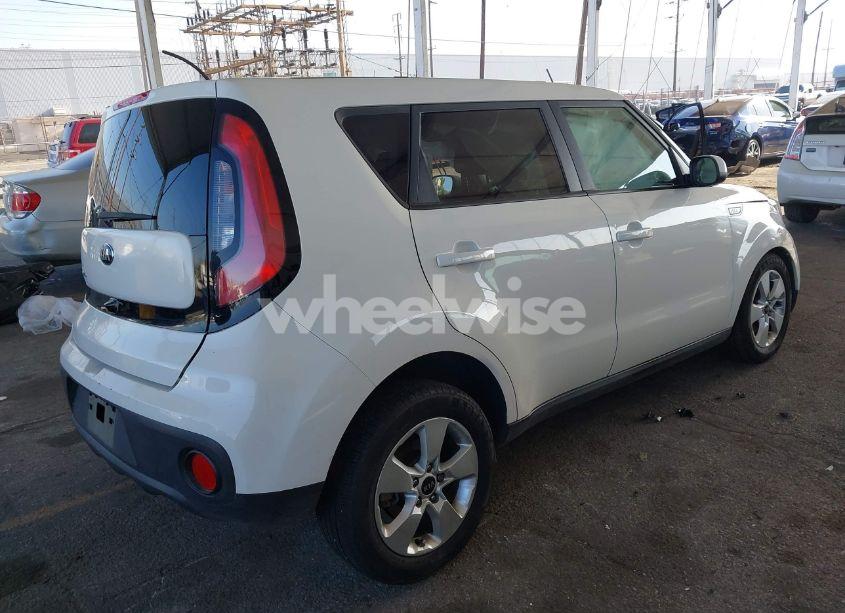 Photo 4 of 2019 Kia Soul (VIN KNDJN2A23K7019489)