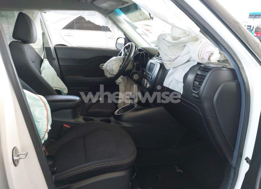 Photo 5 of 2019 Kia Soul (VIN KNDJN2A23K7019489)