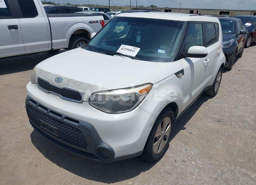 Photo 2 of 2014 Kia Soul (VIN KNDJN2A24E7028951)