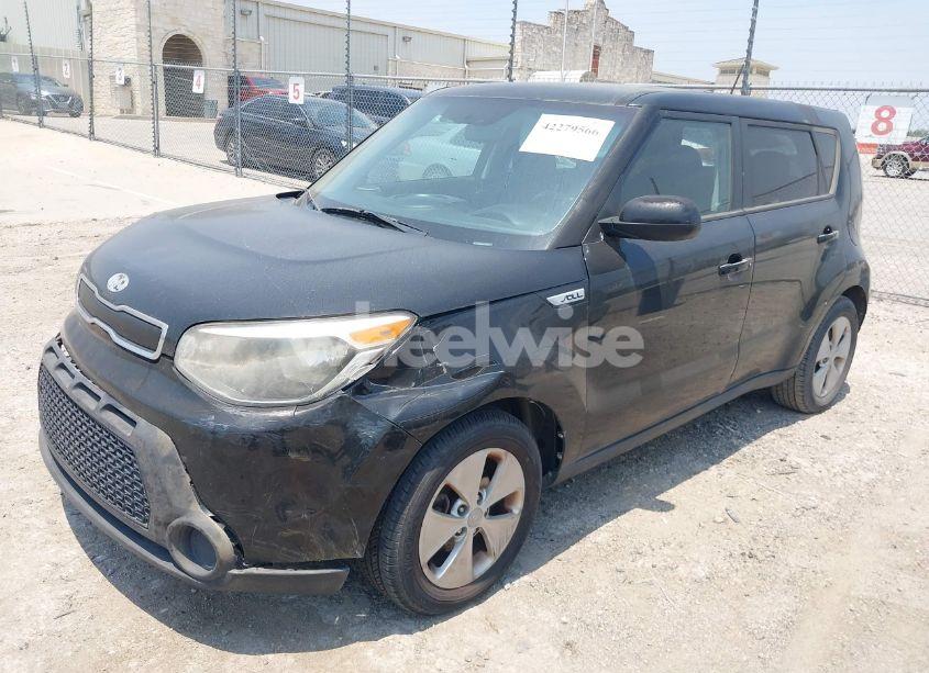 Photo 2 of 2015 Kia Soul (VIN KNDJN2A24F7126251)