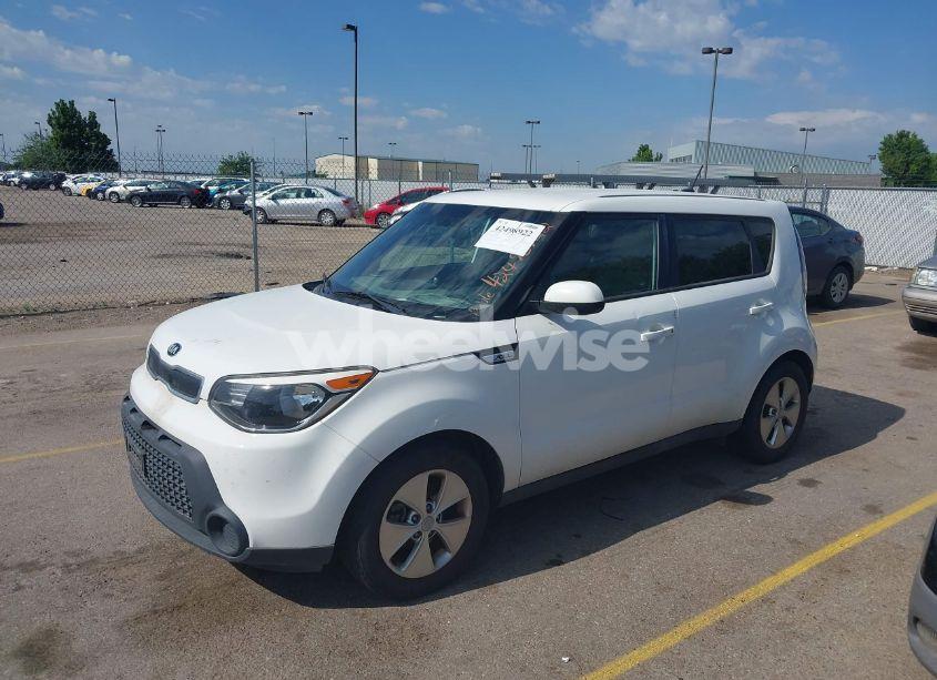 Photo 2 of 2015 Kia Soul (VIN KNDJN2A24F7221196)