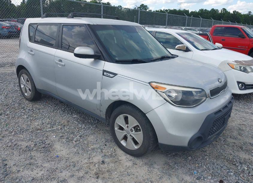 2015 Kia Soul (VIN KNDJN2A24F7747828) main photo
