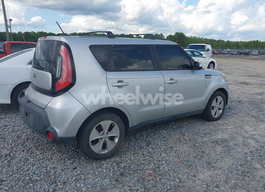 Photo 4 of 2015 Kia Soul (VIN KNDJN2A24F7747828)