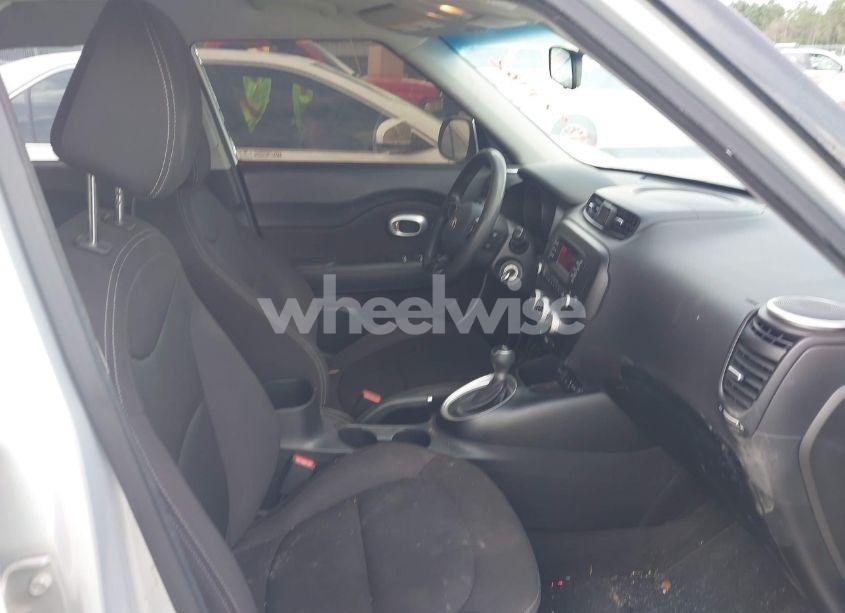 Photo 5 of 2015 Kia Soul (VIN KNDJN2A24F7747828)