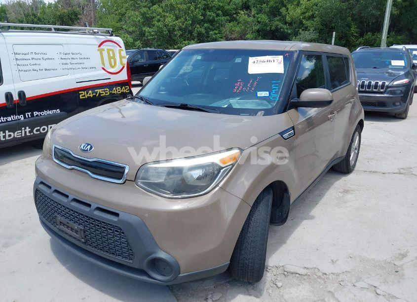 Photo 2 of 2016 Kia Soul (VIN KNDJN2A24G7291752)